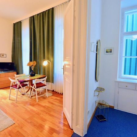 Charming With Balcony In Hip & Trendy Margareten Wina Bagian luar foto