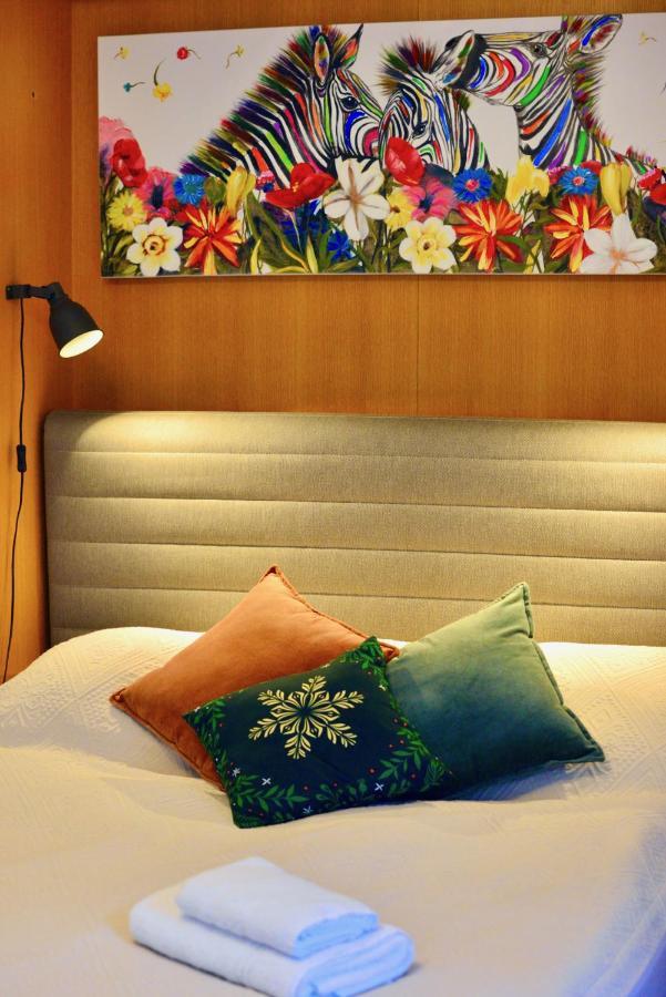 Charming With Balcony In Hip & Trendy Margareten Wina Bagian luar foto