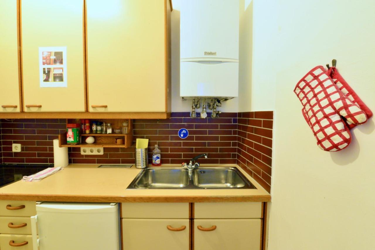Charming With Balcony In Hip & Trendy Margareten Wina Bagian luar foto