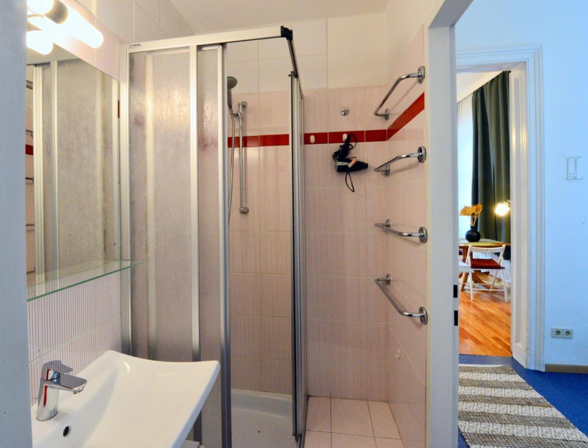 Charming With Balcony In Hip & Trendy Margareten Wina Bagian luar foto