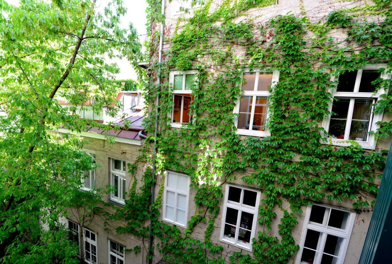 Charming With Balcony In Hip & Trendy Margareten Wina Bagian luar foto