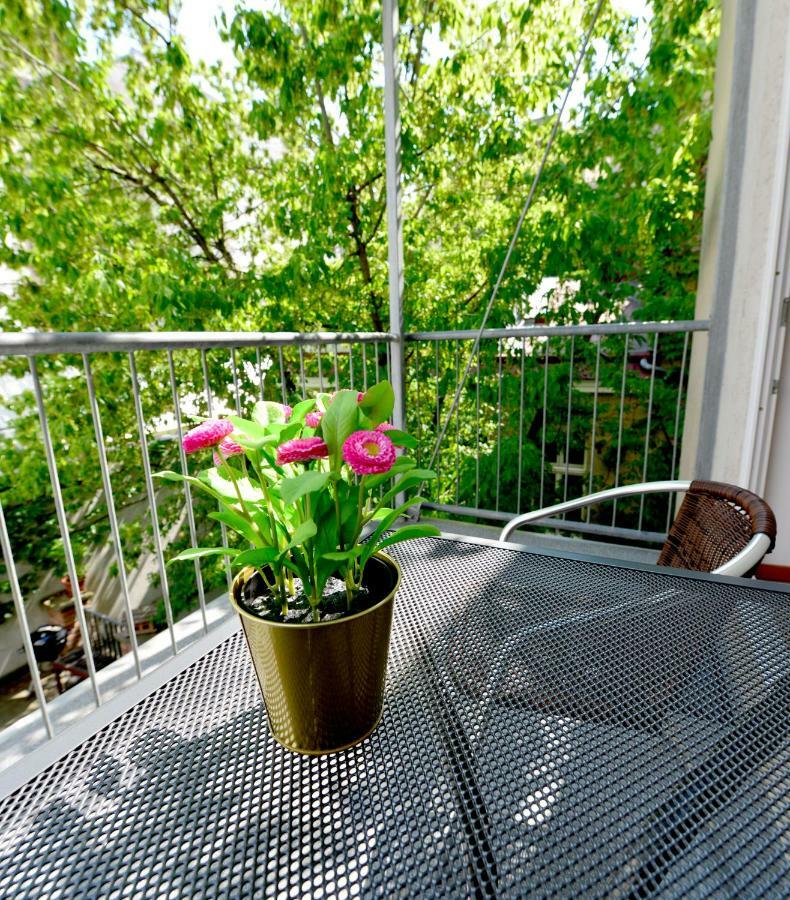 Charming With Balcony In Hip & Trendy Margareten Wina Bagian luar foto