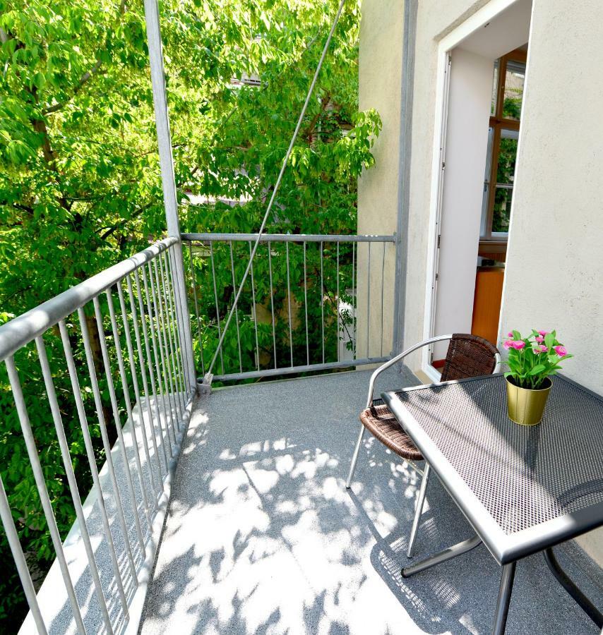 Charming With Balcony In Hip & Trendy Margareten Wina Bagian luar foto